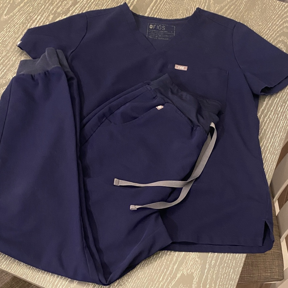 Figs Women's Navy Blue Scrub Set